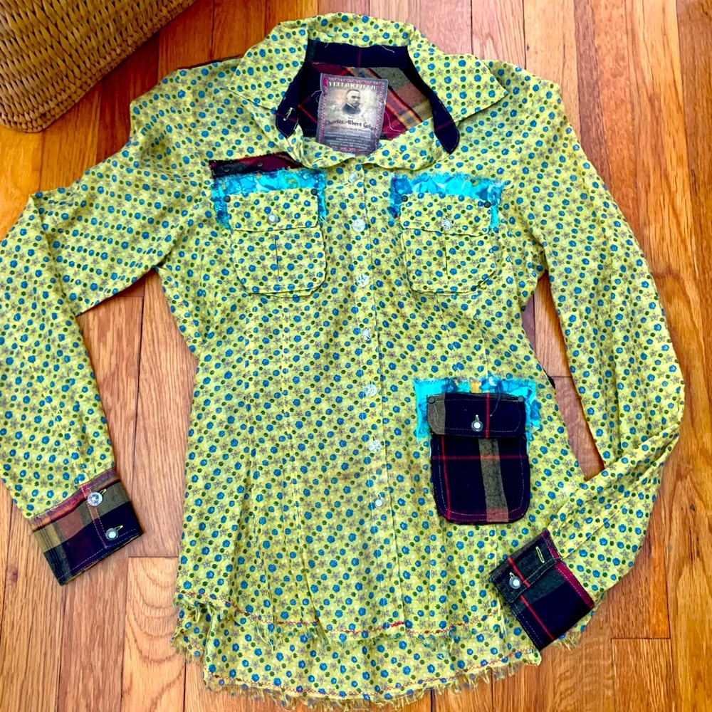 Button-up cinch waste shirt - lots of details!! Size XS